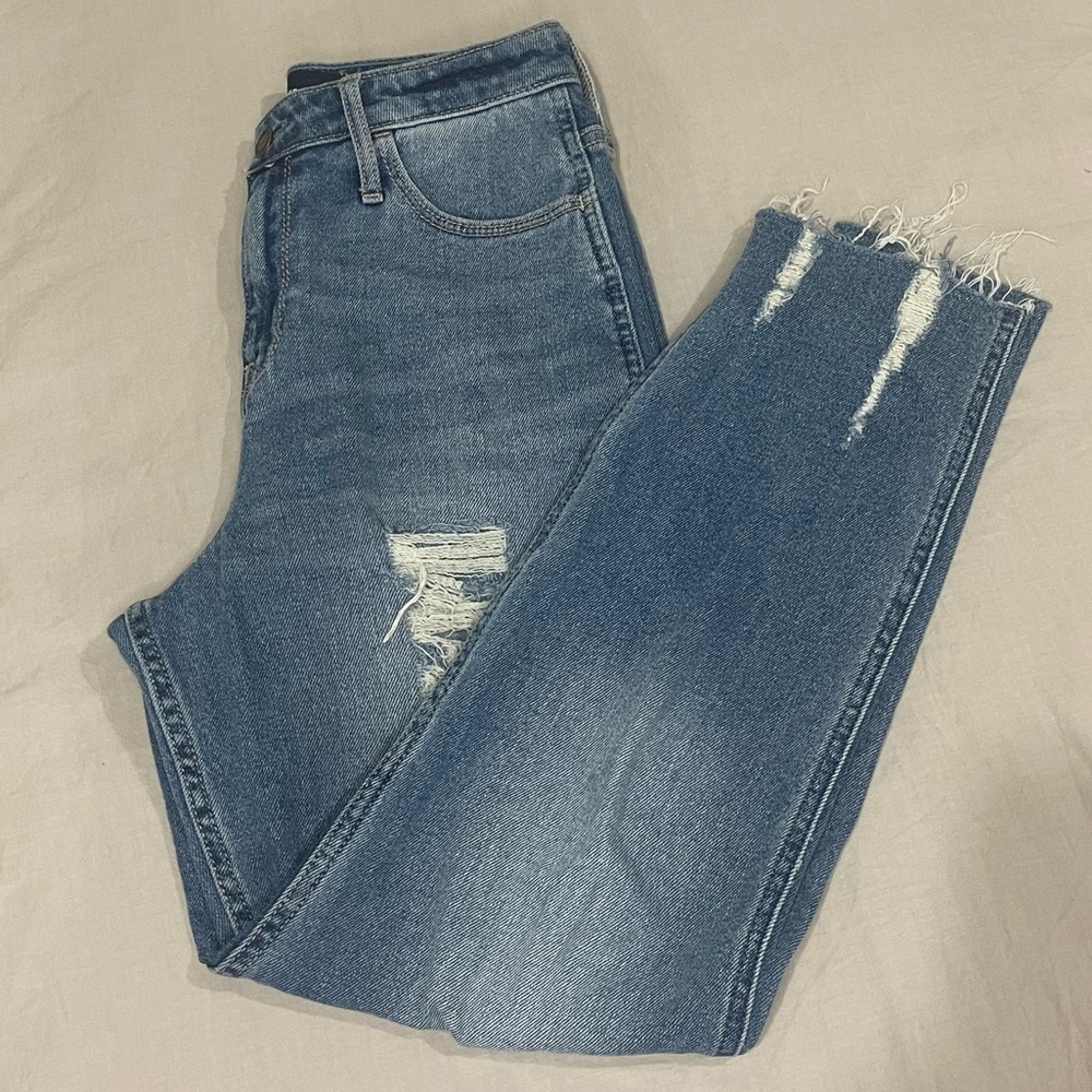 Hollister Vintage Stretch Ultra High Rise Mom Jean